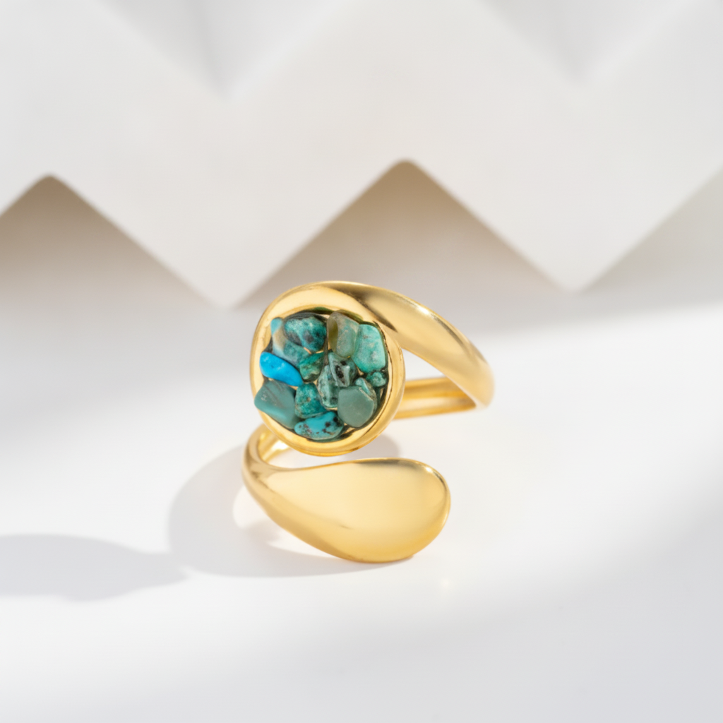 Détail de la bague Gaïa, acier inoxydable doré hypoallergénique