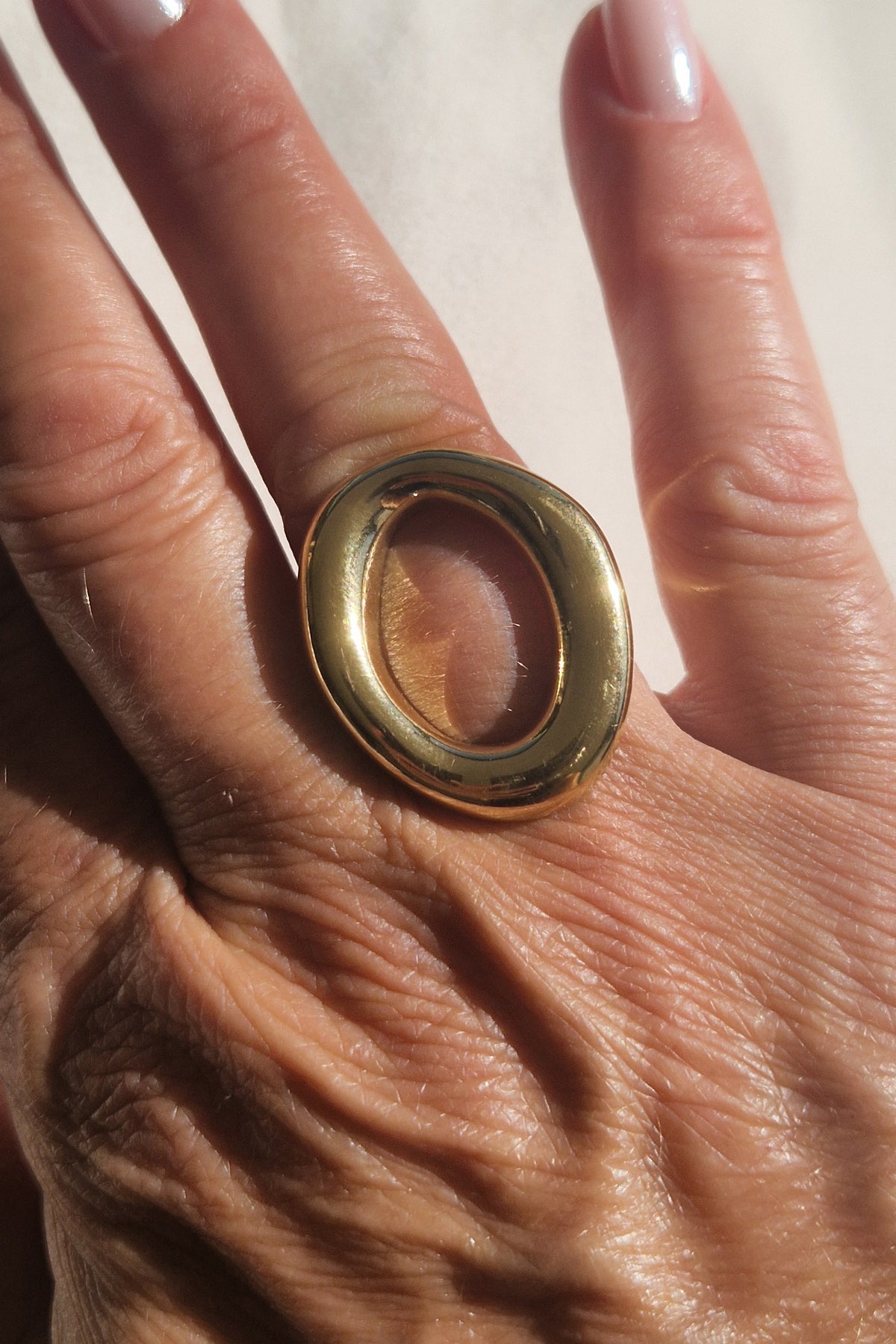 Bague Gaïa ovale dorée réglable en acier inoxydable 316L