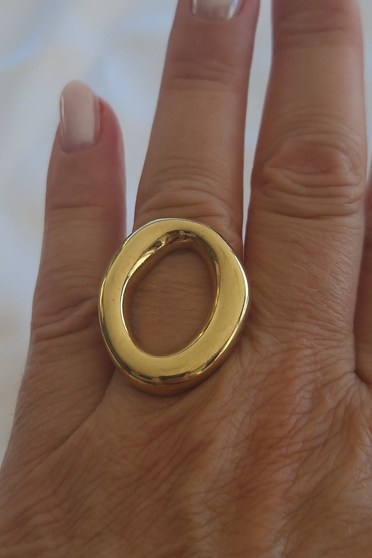 Bague Gaïa ovale dorée réglable en acier inoxydable 316L
