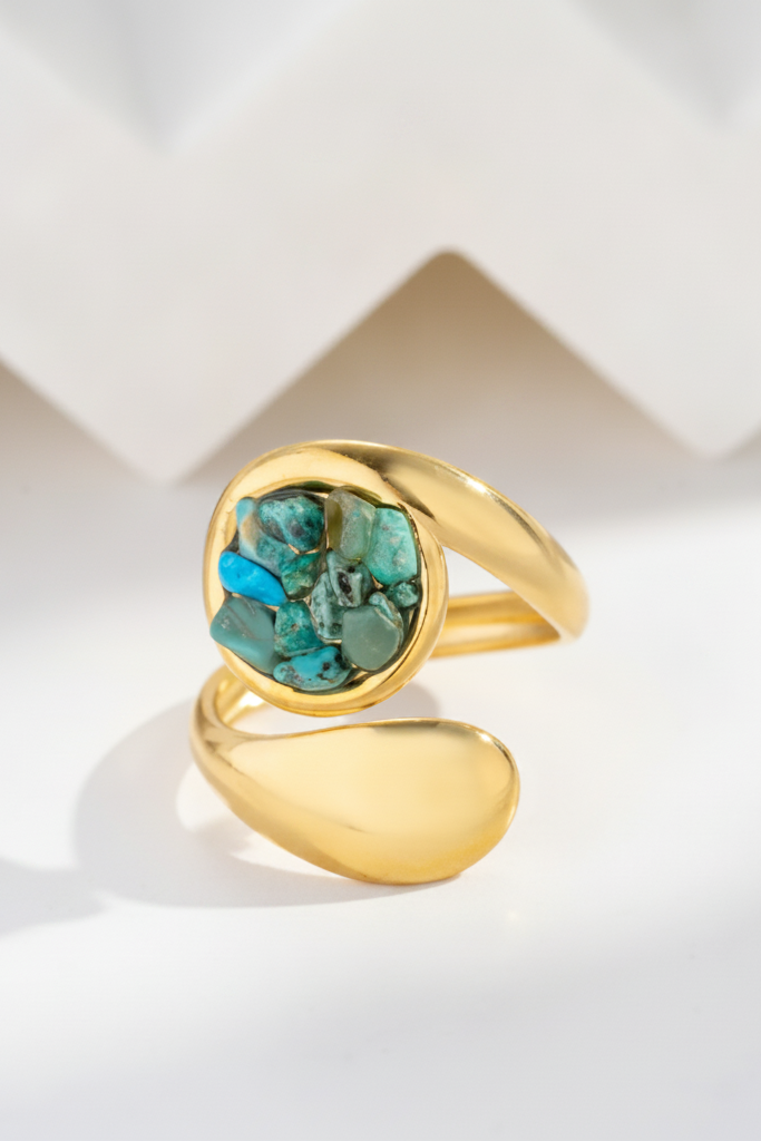 Bague dorée Gaïa en acier inoxydable avec pierres turquoise