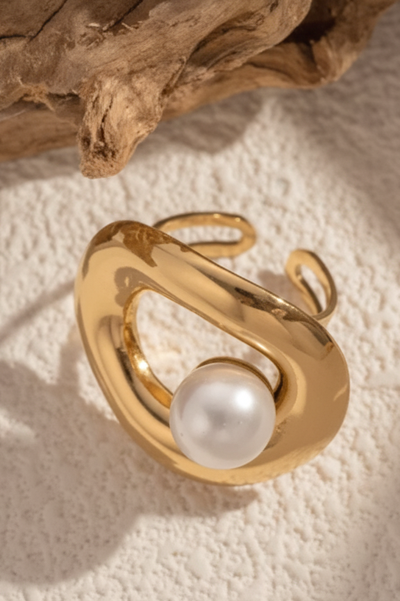 Bague Héra en acier inoxydable doré avec perle blanche