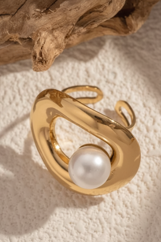Bague Héra en acier inoxydable doré avec perle blanche