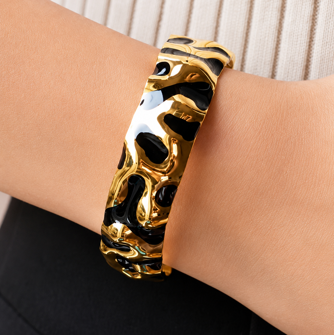 Bracelet Arès doré en acier inoxydable au design martelé