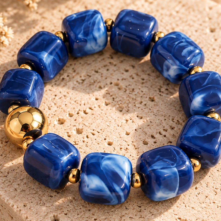 Bracelet fantaisie femme AZURA en résine bleue marbrée avec grosses perles carrées arrondies