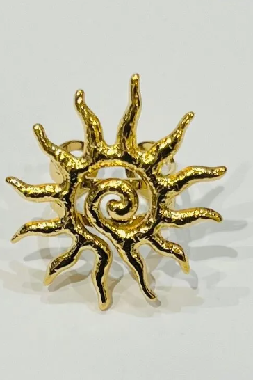 Bague Hélios dorée en acier inoxydable avec soleil et spirale centrale