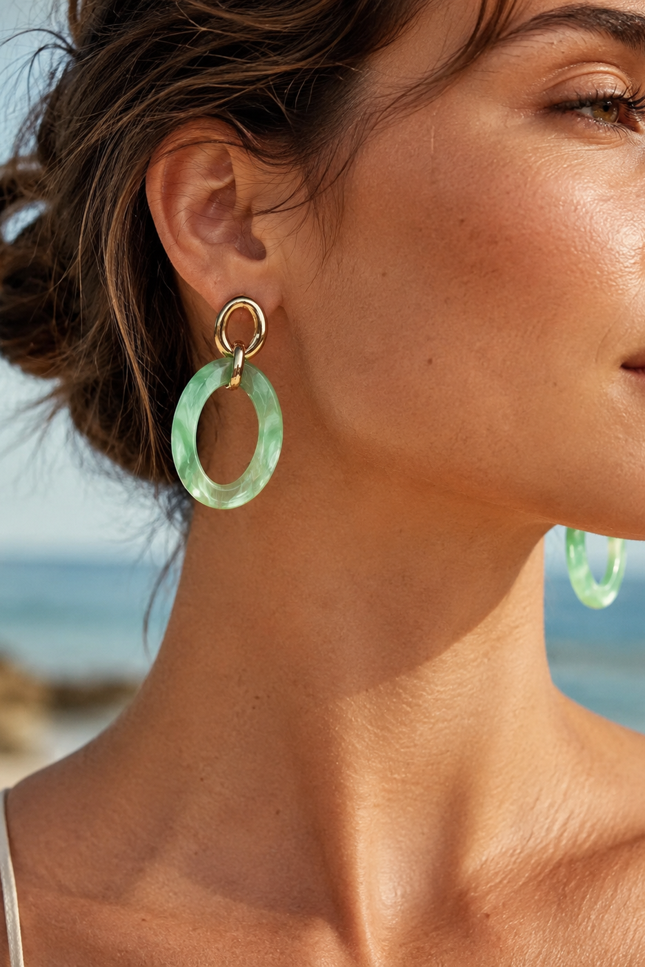 Boucles d’oreilles pendantes Daphné dorées avec pendentif ovale vert marbré