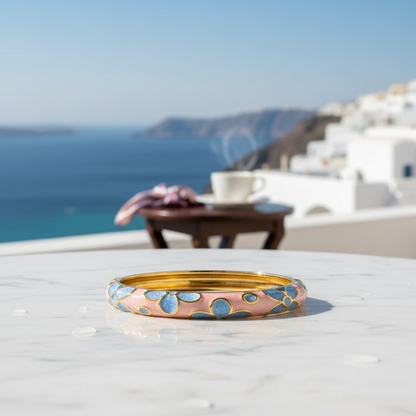 Bracelet jonc émaillé douceur de ciel rose et bleu porté